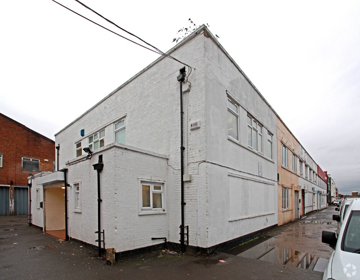 Wadsworth Rd, Greenford UB6 7JZ Light Industrial for Rent UK