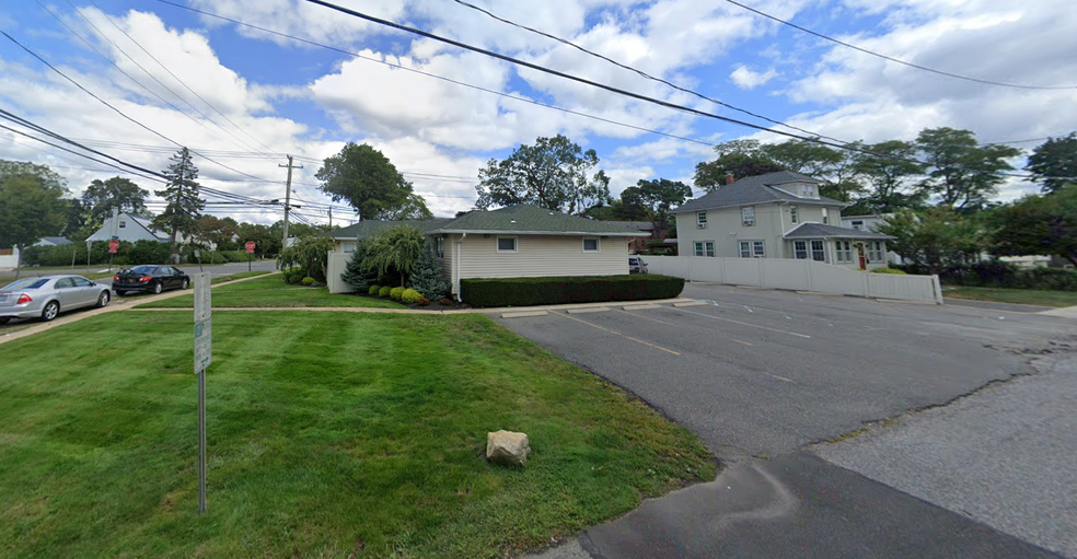 256 4th Ave, Bay Shore, NY for sale - Building Photo - Image 3 of 12