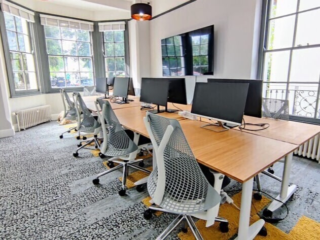 Montpellier Dr, Cheltenham to rent Interior Photo- Image 1 of 4