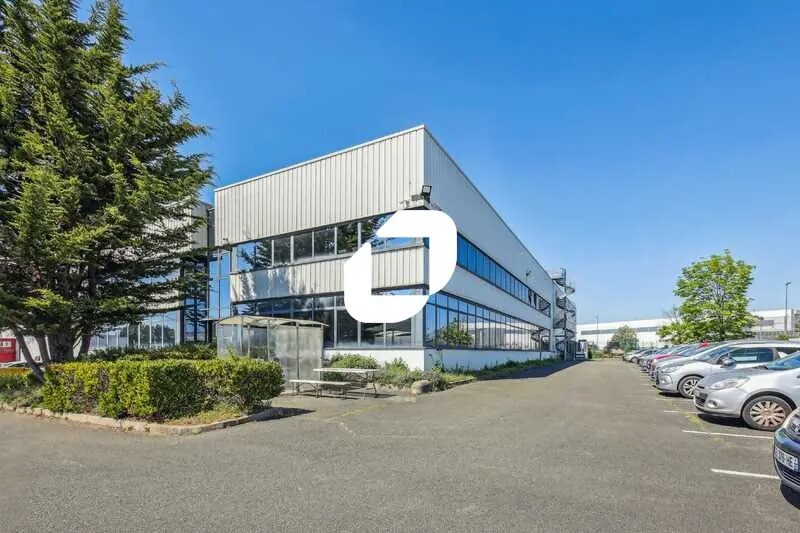 Office in Tremblay-en-France to rent Building Photo- Image 1 of 15