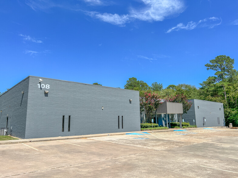 108 Commercial Cir, Conroe, TX for rent - Building Photo - Image 1 of 22