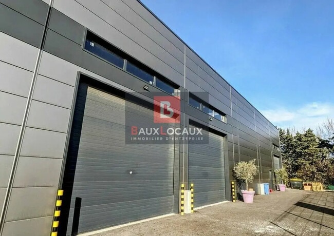 Location Local d'activités 150 m² à 300 m²