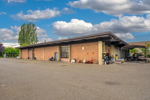 Federal Way Industrial with Yard - Commercial Property