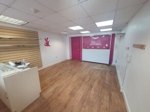 1-7 Bankfield Rd, Huddersfield to rent Interior Photo- Image 2 of 2