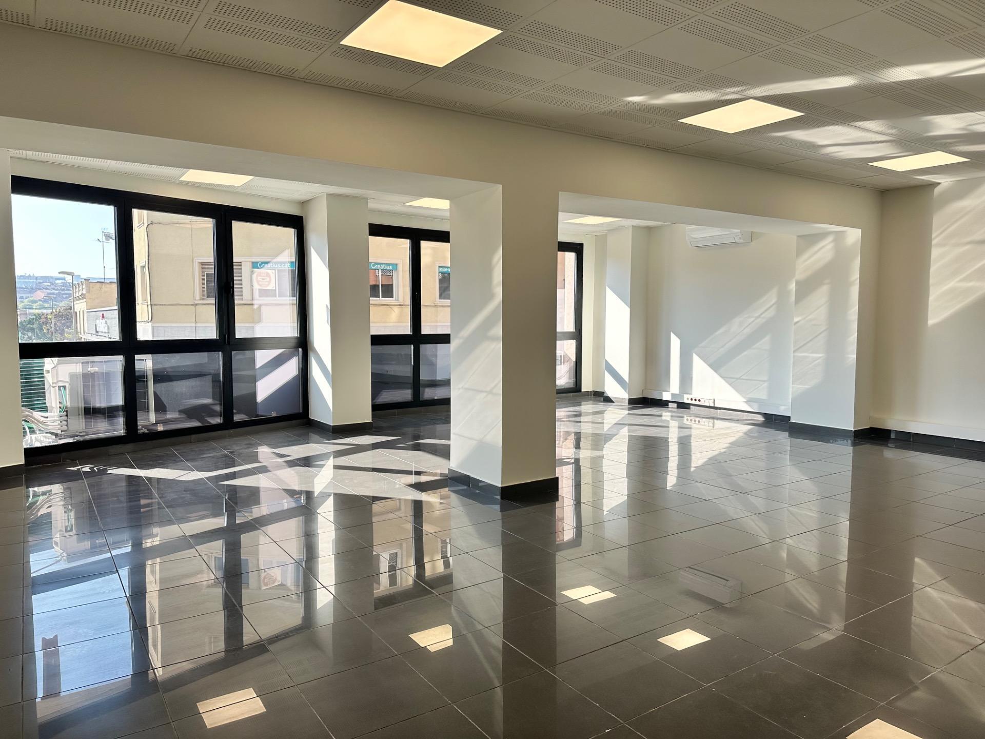 Retail in Manresa, Barcelona to rent Interior Photo- Image 1 of 8