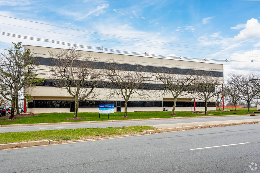 3000 Hadley Rd, South Plainfield, NJ for rent - Building Photo - Image 1 of 2