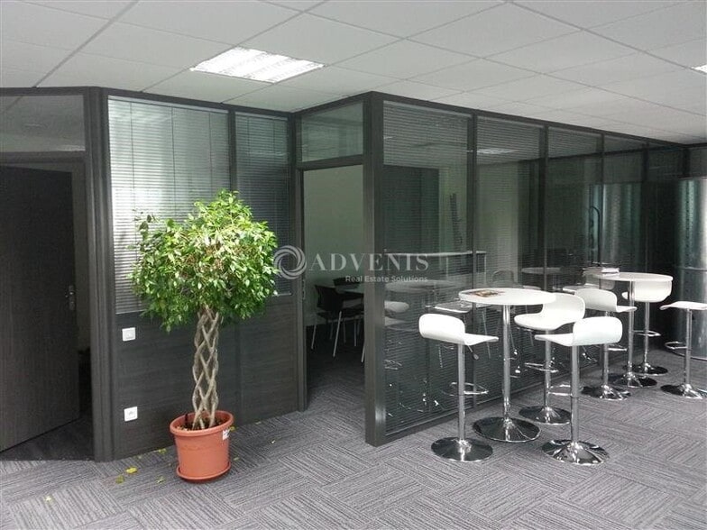 Office in Bry-sur-Marne to rent - Interior Photo - Image 2 of 5