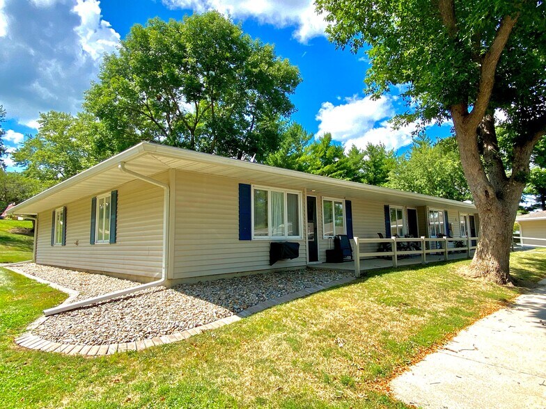 1610 6th Ave N, Denison 51442 UK