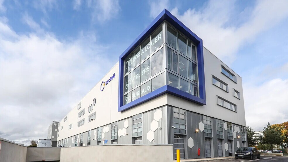 13 Avenue Louis Bréguet, Vélizy-Villacoublay to rent - Building Photo - Image 2 of 7