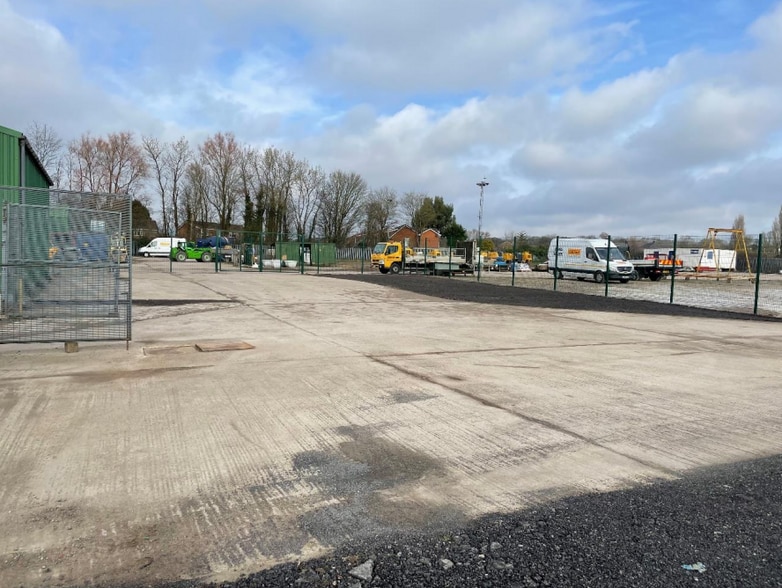 1 Chaddock Ln, Manchester to rent - Building Photo - Image 2 of 3