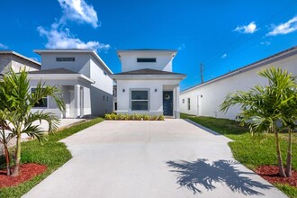 403 NW 12th Ave, Boynton Beach, FL for sale Primary Photo- Image 1 of 2