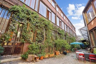 Light Industrial in Paris to rent Building Photo- Image 1 of 4