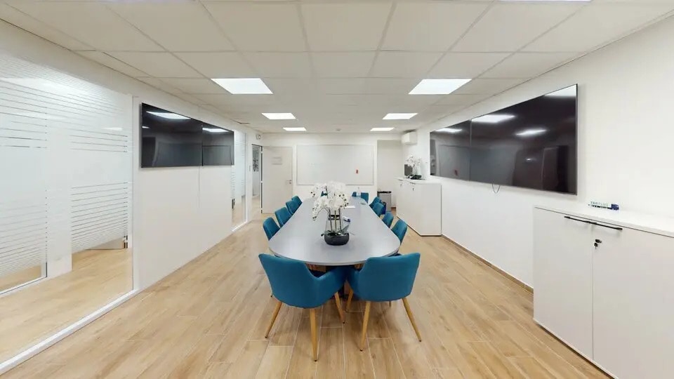 Location Bureaux 237 m² - Photo 1