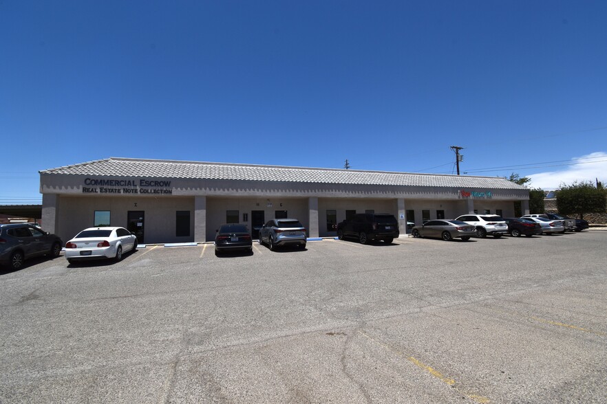 10657 Vista Del Sol Dr, El Paso, TX for rent - Building Photo - Image 2 of 8