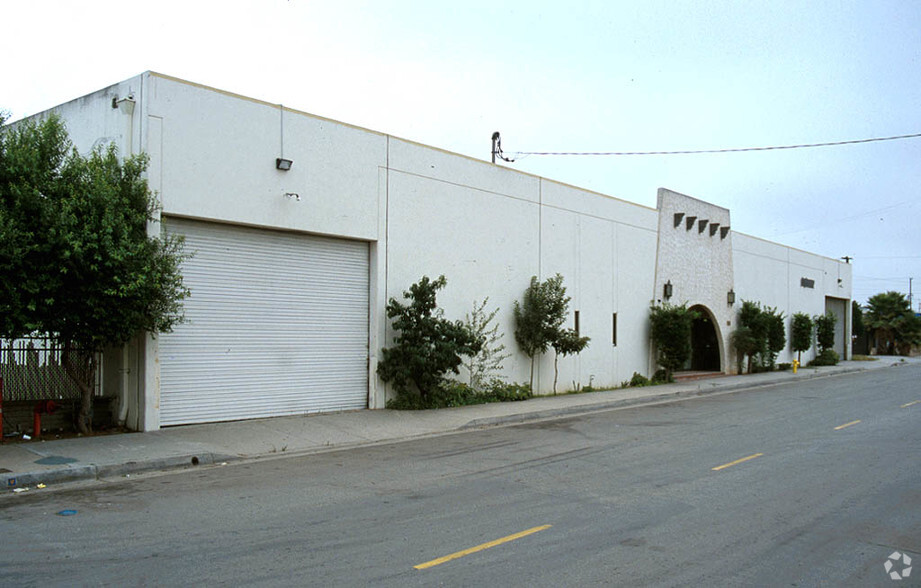 360-366 W 132nd St, Los Angeles, CA for rent - Building Photo - Image 2 of 4