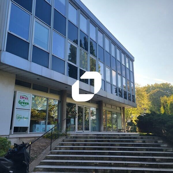 Office in Rueil-Malmaison to rent Building Photo- Image 1 of 7