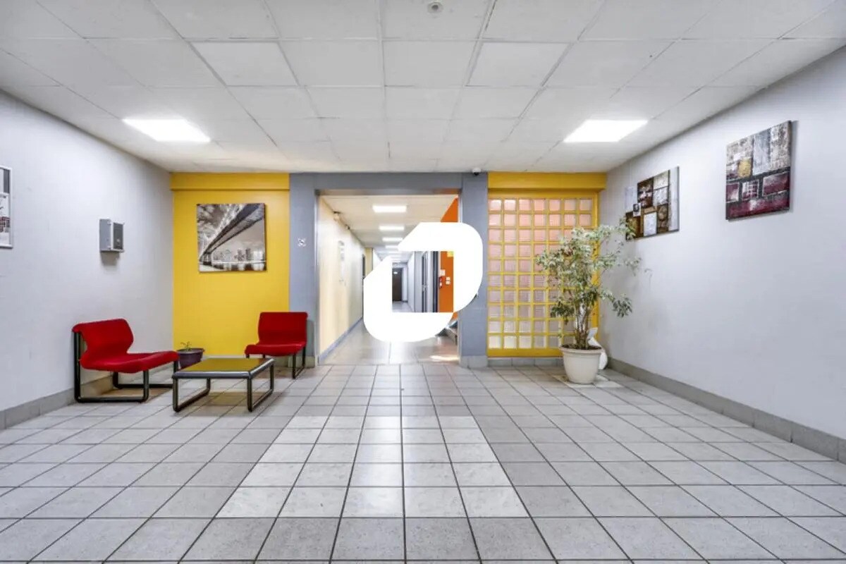 Office in Noisiel to rent Lobby- Image 1 of 14