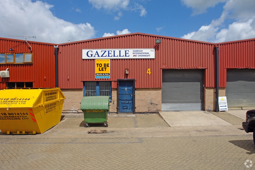 Longshot Ln, Bracknell to rent - Building Photo - Image 2 of 5