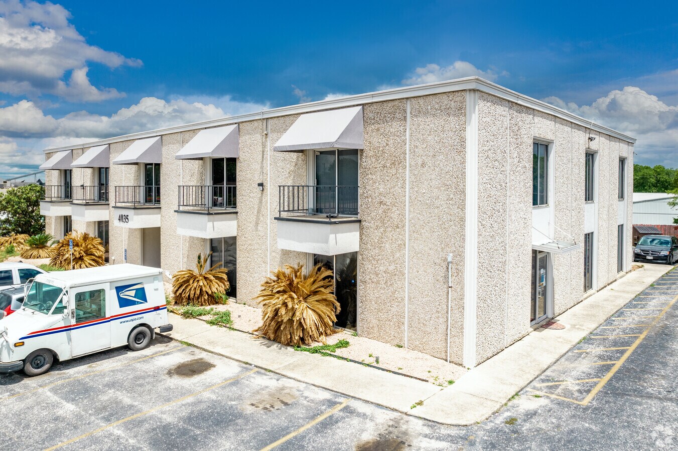 4035 Naco Perrin Blvd, San Antonio 78217 UK