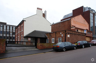 24 Queen St, Wakefield for rent Primary Photo- Image 1 of 4