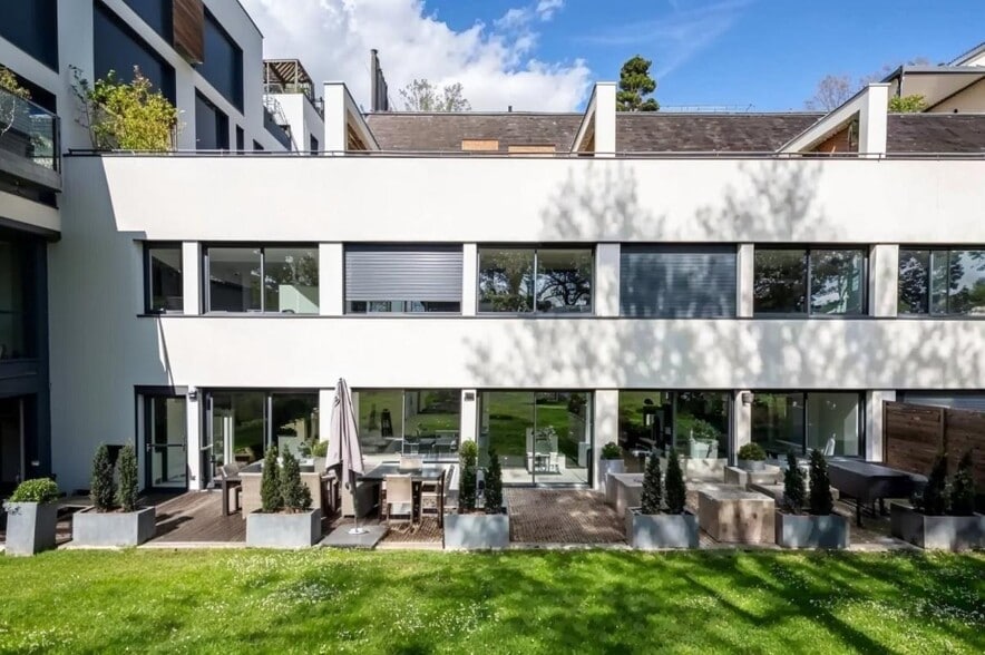 Office in Rueil Malmaison for sale - Building Photo - Image 2 of 8