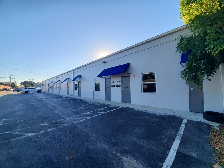 3161-3181 NE 5th Ave, Oakland Park, FL for rent - Building Photo - Image 2 of 8