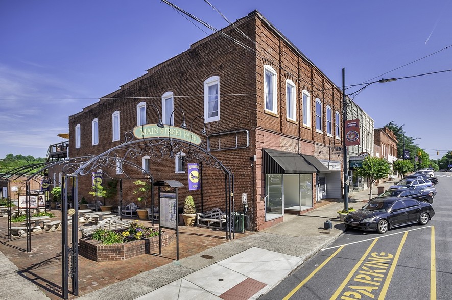 195-197 N Main St, Rutherfordton, NC for sale - Primary Photo - Image 1 of 1