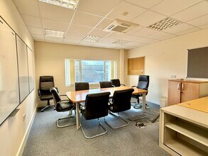 2 Kingsfield Close, Northampton to rent Interior Photo- Image 2 of 2