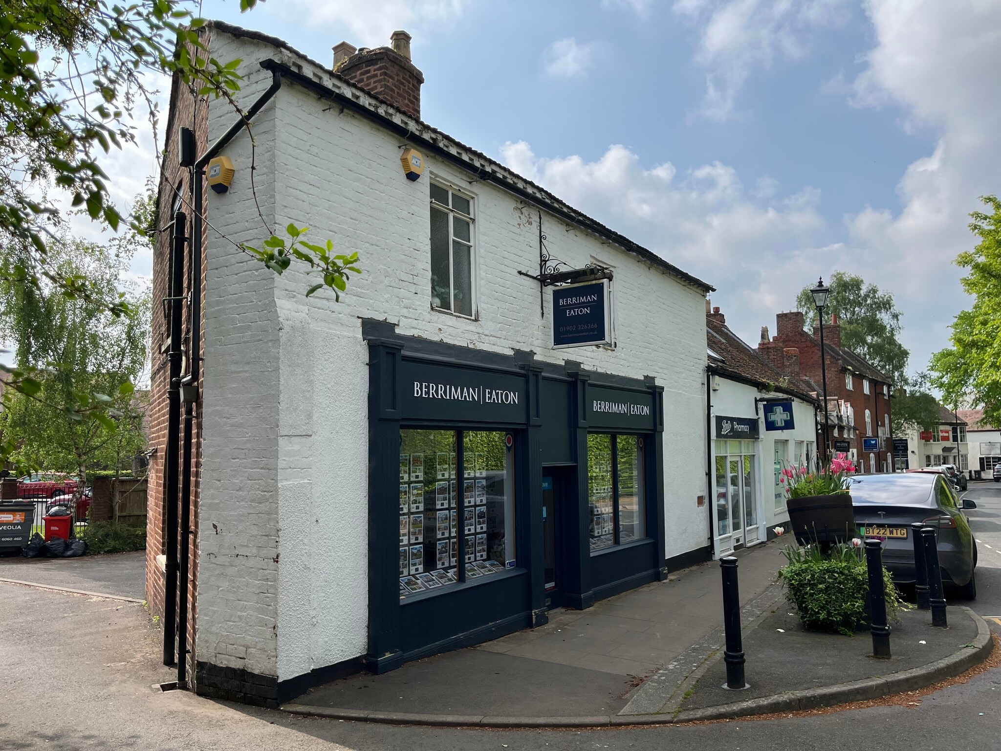 1 High St, Wombourne for sale Primary Photo- Image 1 of 1