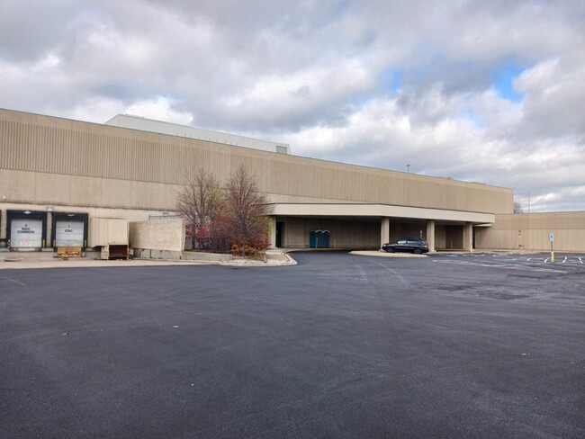 More details for 2 Orland Square Dr, Orland Park, IL - Retail for Sale