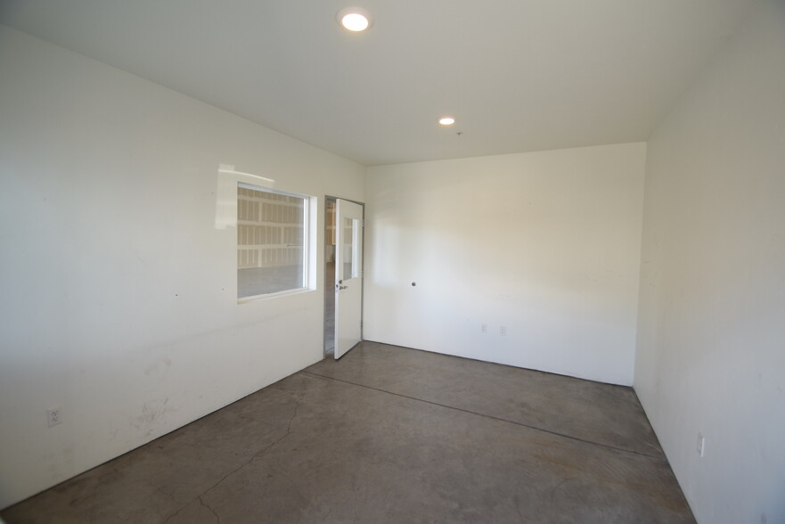 2463 NE 4th St, Bend, OR for rent - Interior Photo - Image 3 of 3