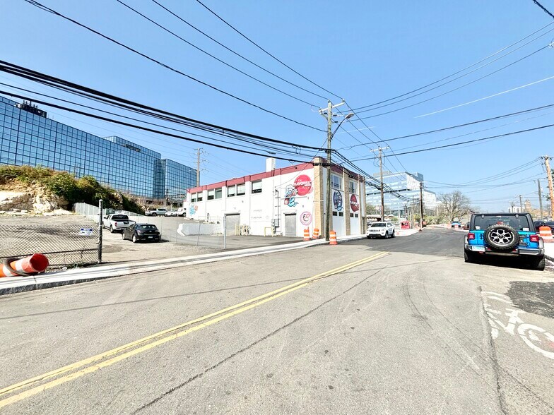 207 Greenwich Ave, Stamford, CT for sale - Building Photo - Image 2 of 27