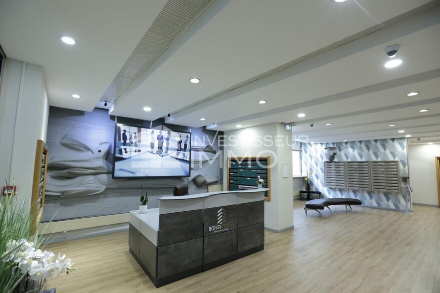 Office in Creteil to rent - Lobby - Image 3 of 5