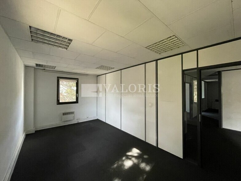 Office in Lyon for sale - Interior Photo - Image 2 of 6