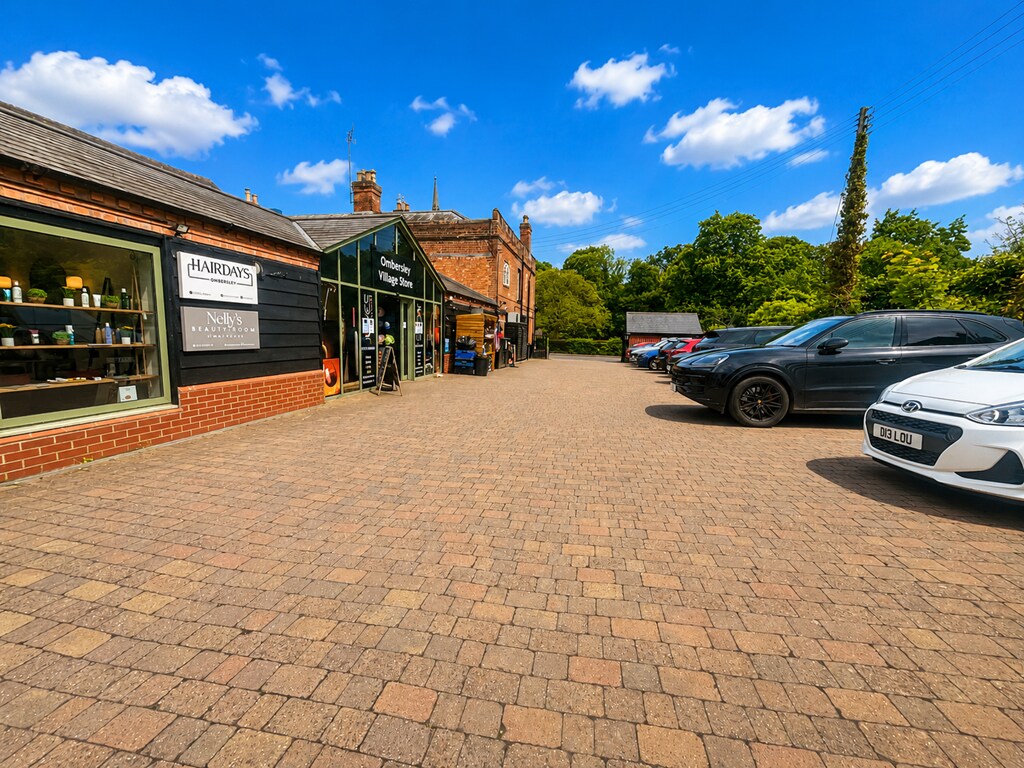 Main Rd, Droitwich to rent Primary Photo- Image 1 of 3