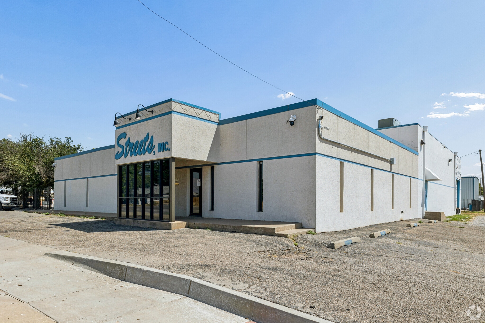 Former Streets, LLC HQ | Industrial Contractor Campus portfolio of 5 properties for sale on LoopNet.co.uk Building Photo- Image 1 of 34