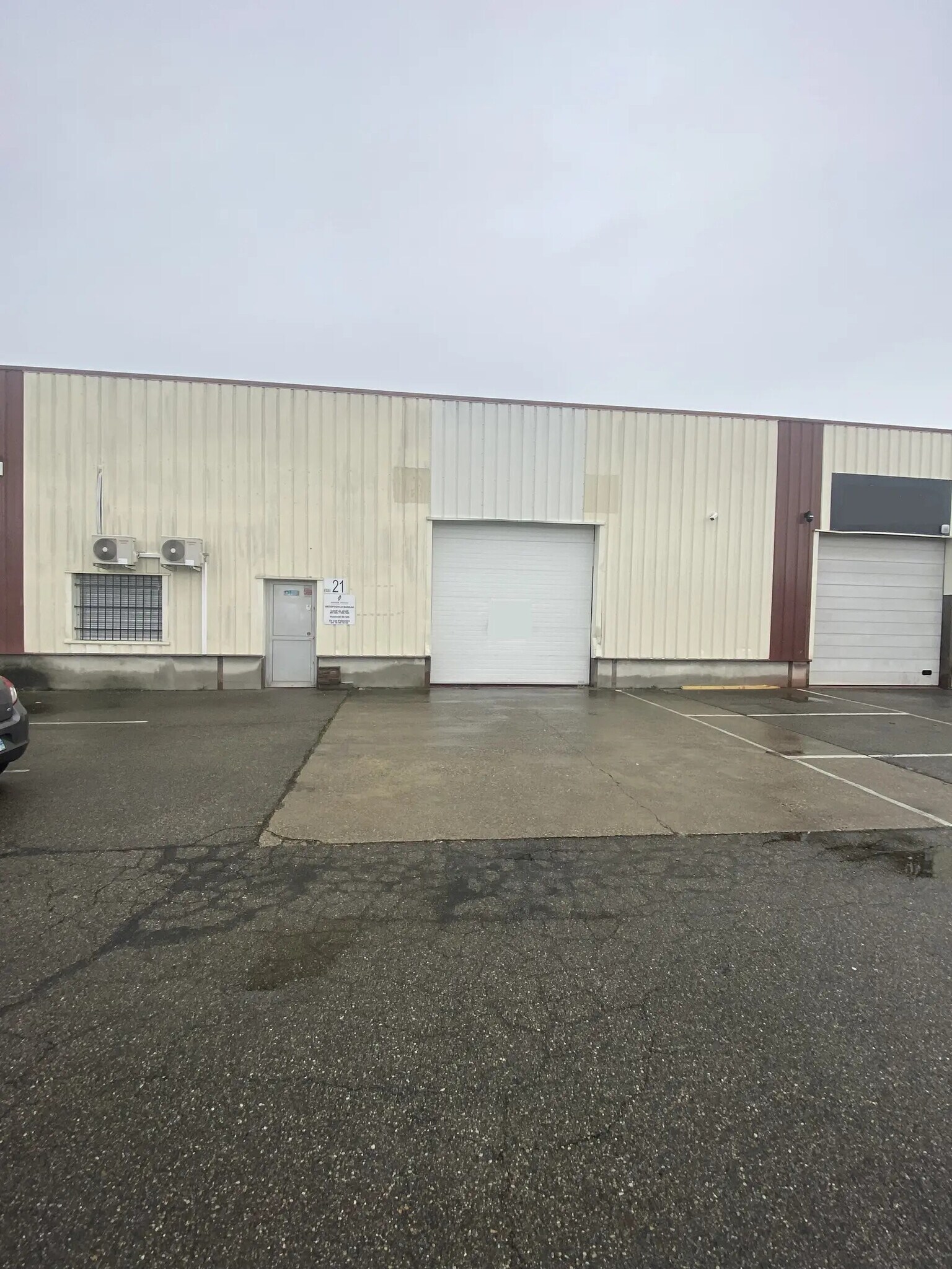 Light Industrial in GRIGNY-SUR-RHÔNE to rent Building Photo- Image 1 of 2