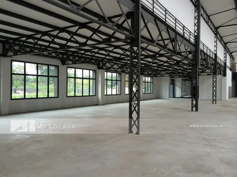 Light Industrial in Gennevilliers to rent - Interior Photo - Image 2 of 10