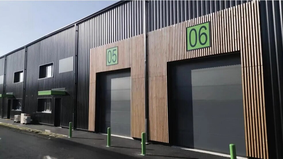 Light Industrial in Portet-sur-Garonne to rent - Building Photo - Image 2 of 12