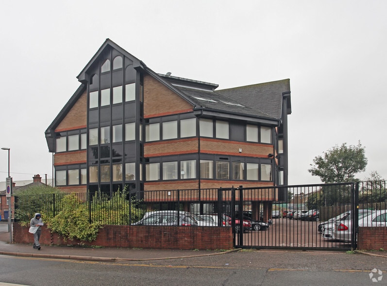 Desborough Rd, High Wycombe to rent - Building Photo - Image 2 of 4