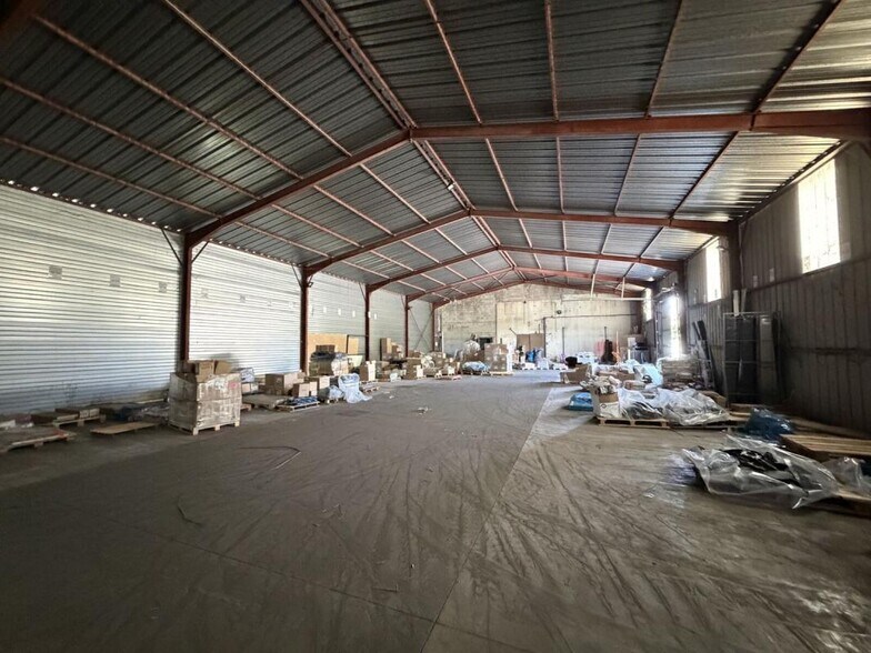 Light Industrial in Saint-Priest to rent - Interior Photo - Image 2 of 10