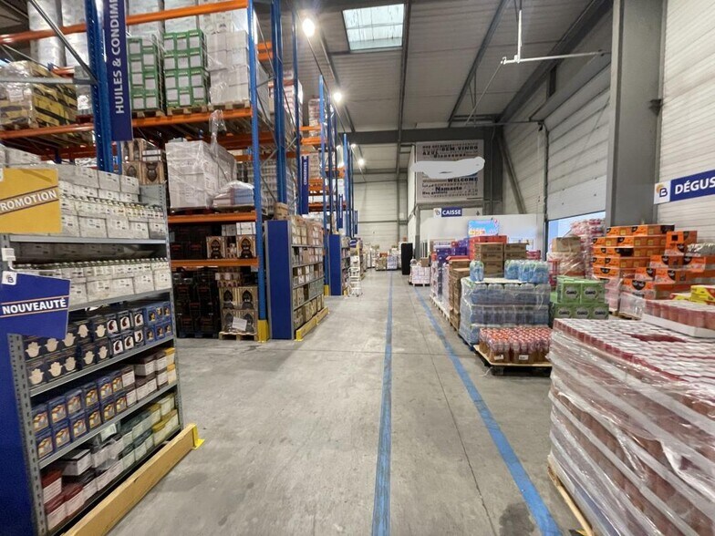 Light Industrial in Gennevilliers to rent - Interior Photo - Image 1 of 30