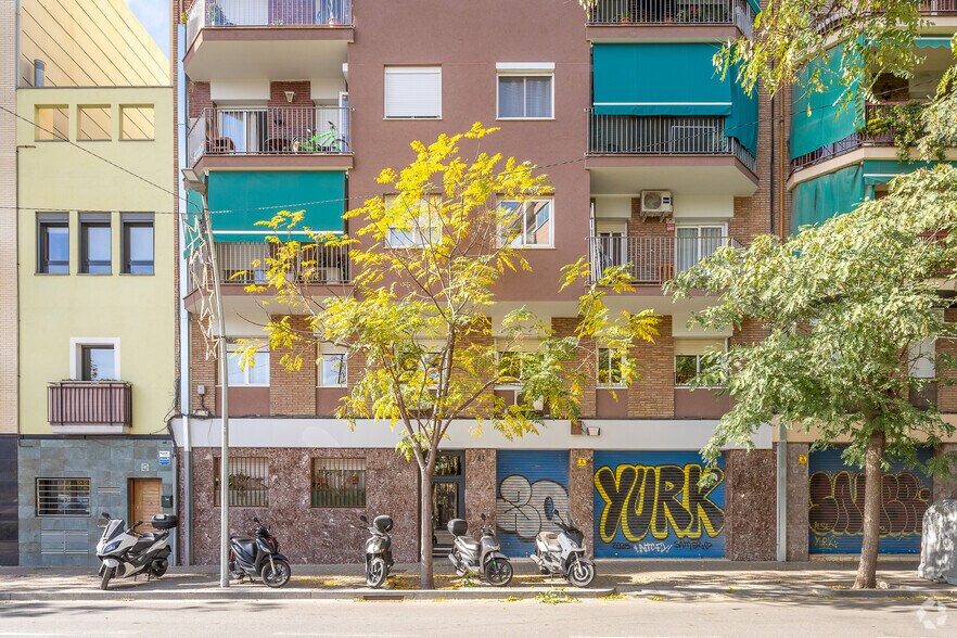 Retail in Barcelona, Barcelona to rent - Building Photo - Image 1 of 2