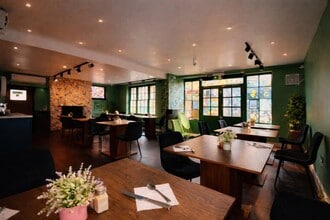 11 Sun St, Waltham Abbey to rent Interior Photo- Image 2 of 13