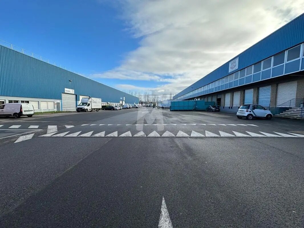 Industrial in Antony to rent Building Photo- Image 1 of 11