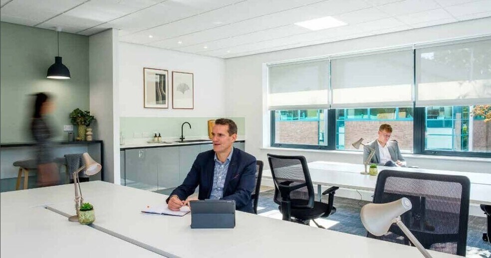 Edward Ct, Altrincham to rent - Interior Photo - Image 3 of 18