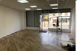 2 Langley Parade, Abbots Langley to rent - Interior Photo - Image 2 of 2