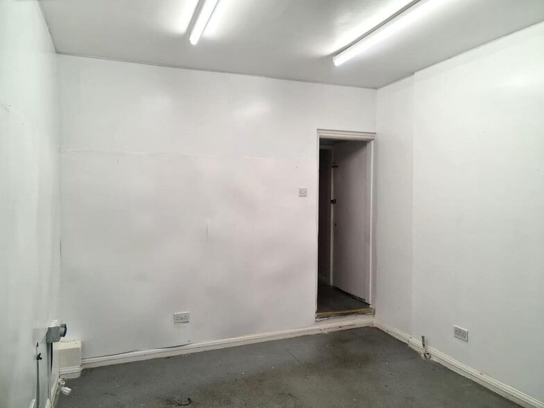 10 Station Rd, Barnsley to rent - Building Photo - Image 3 of 6
