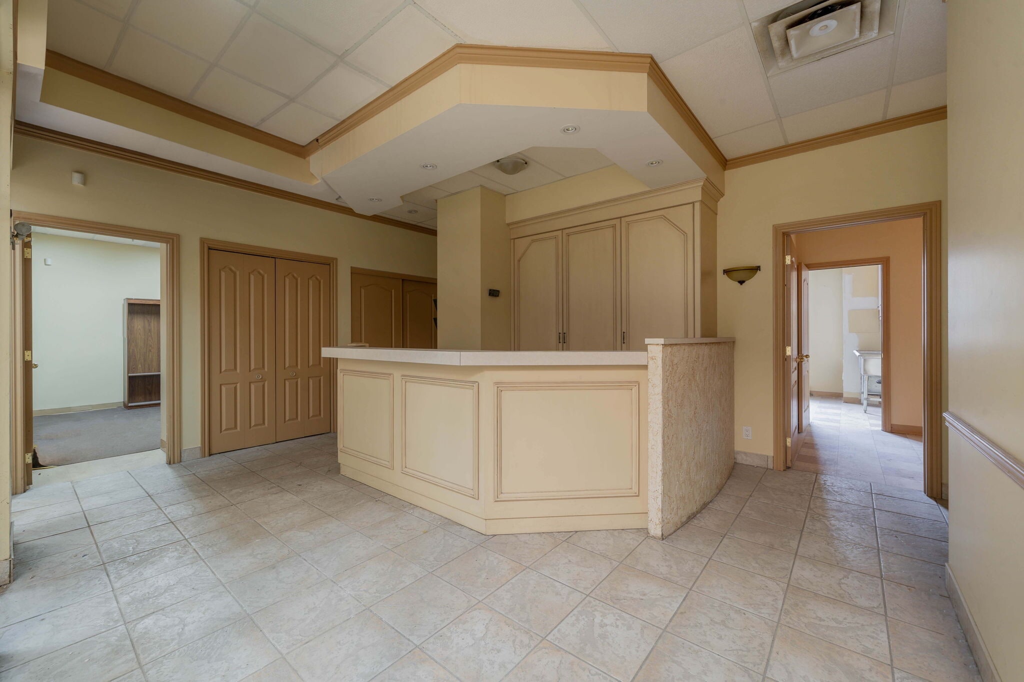 6058-6066 Rue Jean-Talon E, Montréal, QC to rent Interior Photo- Image 1 of 5