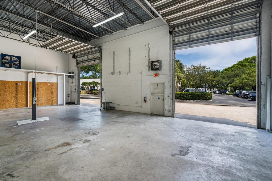 4700 W Prospect Rd, Fort Lauderdale, FL for rent - Building Photo - Image 1 of 5